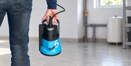 Simer 6 pomp gedragen aan de handgreep