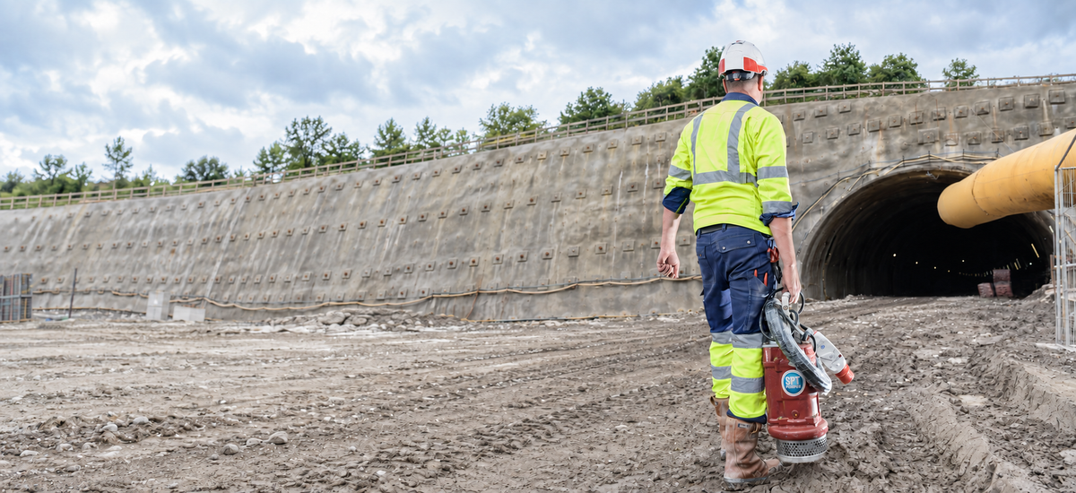 SPT dompelpomp op een bouwplaats bij een tunnel